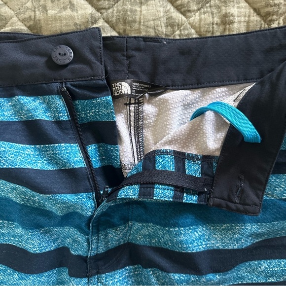 The North Face Hybrid Shorts Mens 38 Navy Striped Hidden Drawstring Lightweight - Picture 9 of 15